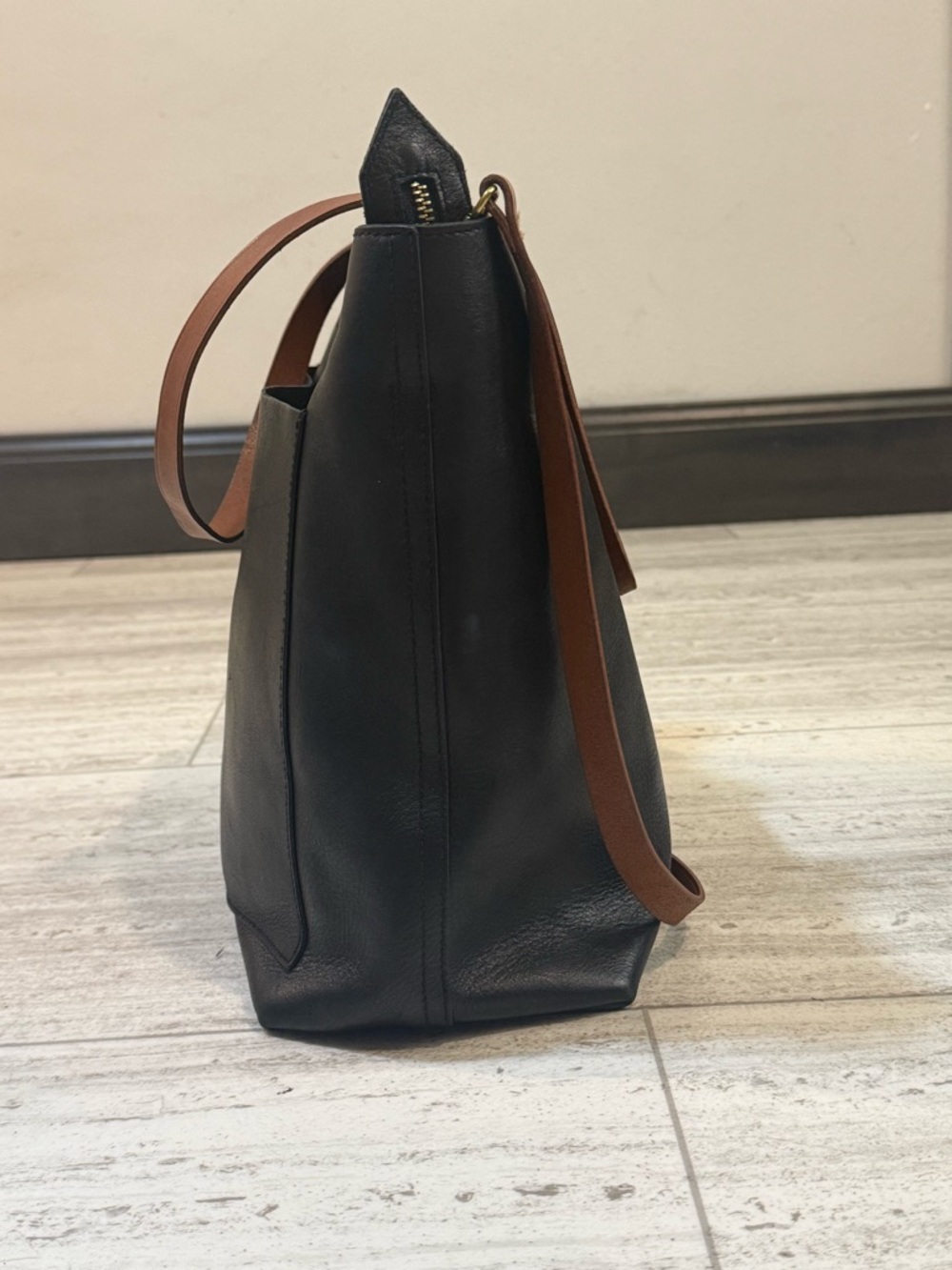 Madewell Black Leather Tote Bag Brown Strap Zip Top Minimalist Everyday Carryall - Picture 5 of 12